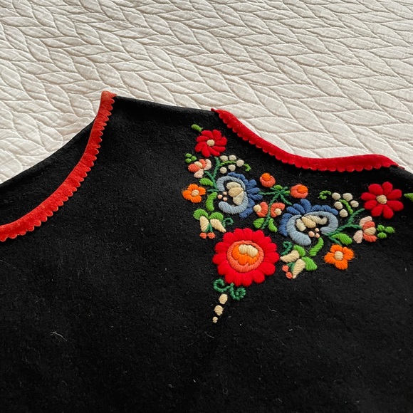 Vintage Embroidered Vest - Picture 4 of 4